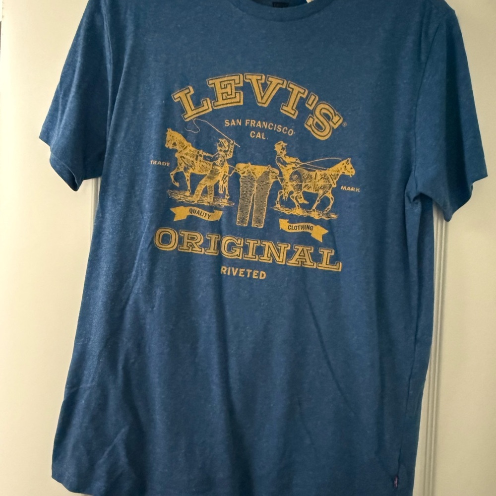 Levi's Men's Blue and Gold Graphic Tee